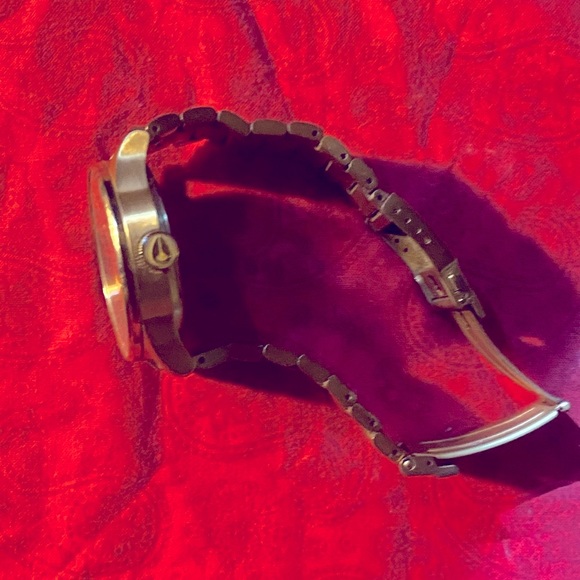 Gold Nixon Sentry SS Watch - Picture 4 of 6